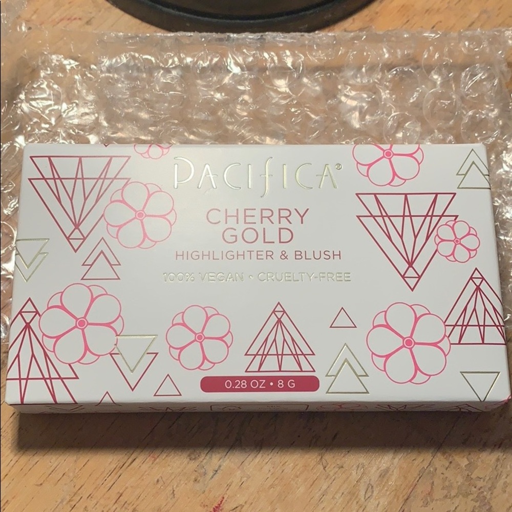 Pacifica cherry gold highlighter & blush